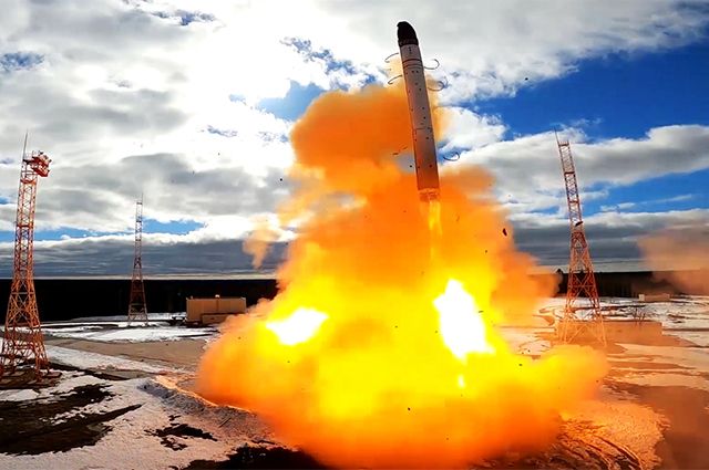 Запуск межконтинентальной баллистической ракеты стационарного базирования
«Сармат» с космодрома Плесецк.